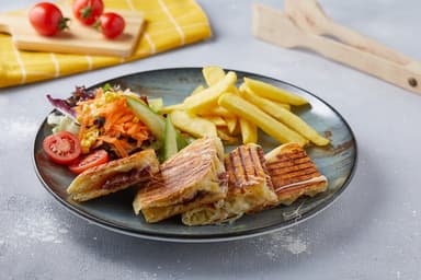 Sucuklu Bazlama Tost