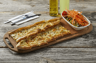 Peynirli Yumurtalı Maydanozlu Pide