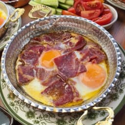 Pastırmalı Yumurta