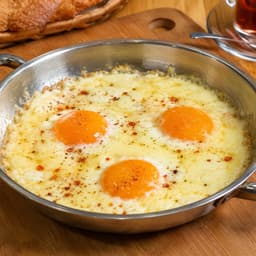 Kaşarlı Yumurta