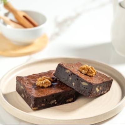 CEVİZLİ ISLAK BROWNİE
