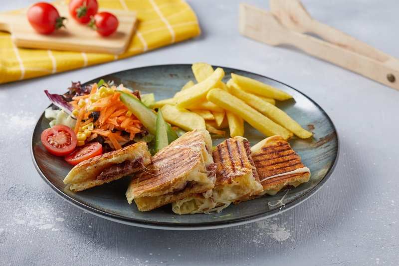SUCUKLU BAZLAMA TOST