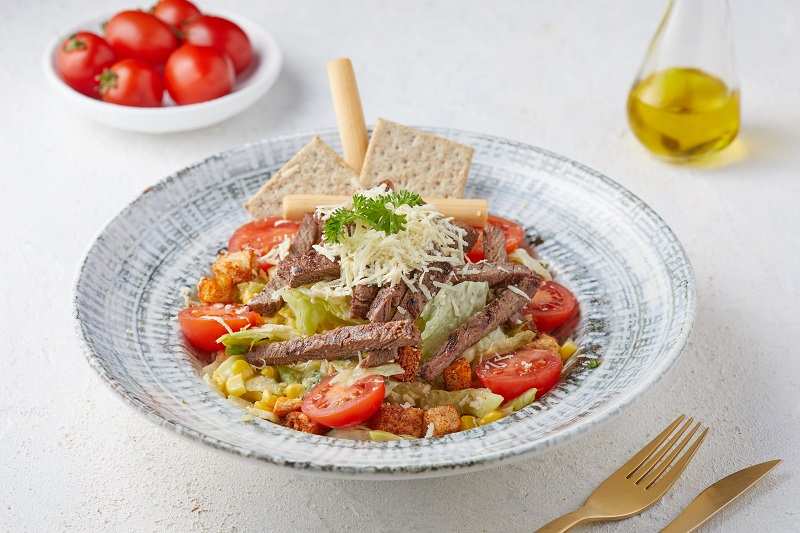 BİFTEKLİ SEZAR SALATA