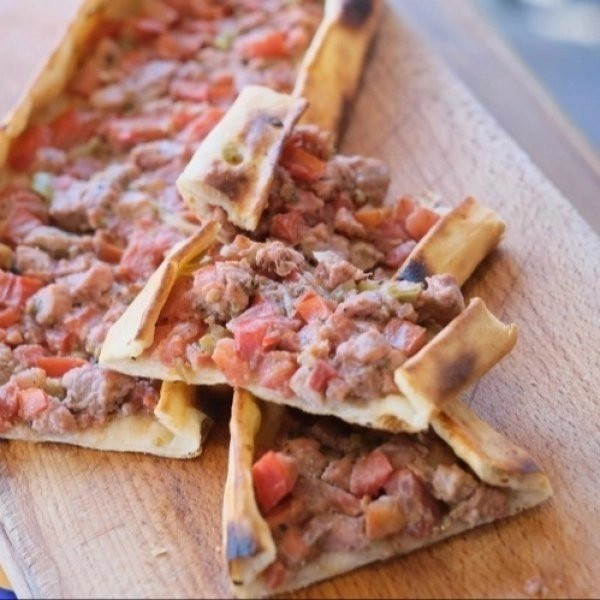 Kuşbaşılı Yumurtalı Pide