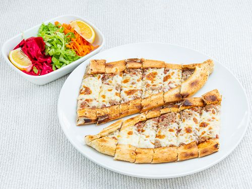 Kıymalı Kaşarlı Pide
